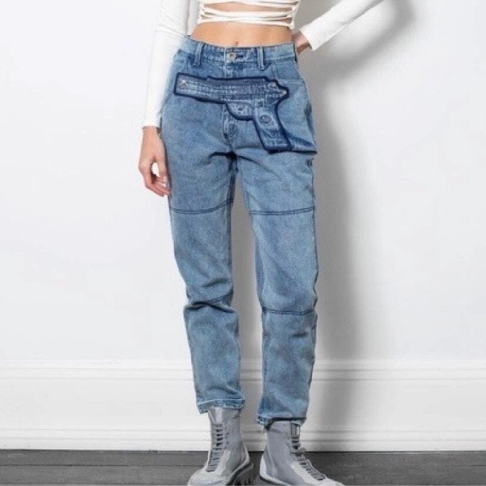 MANIERE DE VOIR Light Blue High-Rise Jeans with Gun Patch